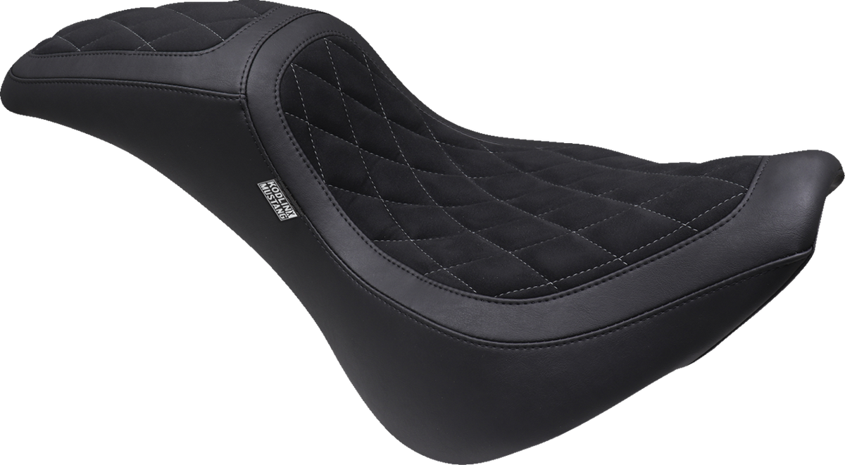 MUSTANG Fastback Kodlin Signature Series - Vinyl/Alcantara - Diamond Stitch w/ Gun Metal Thread - Softail '18-'24