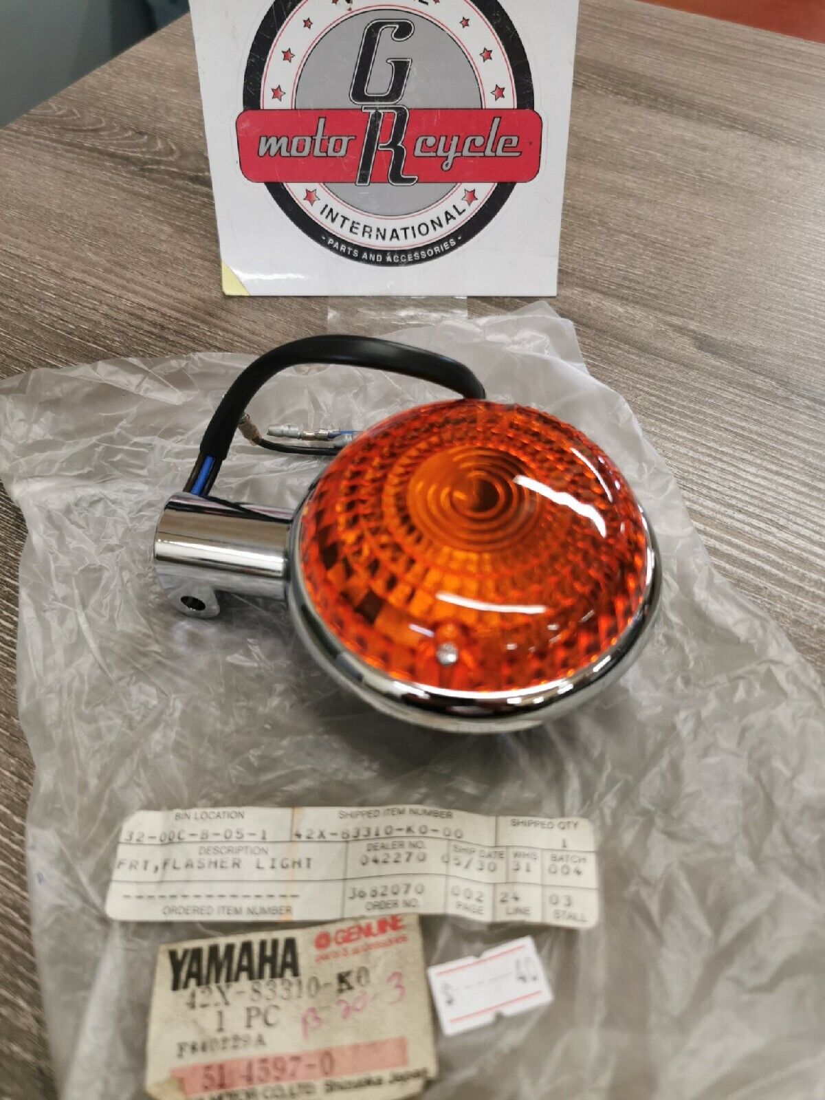 NOS YAMAHA FRONT FLASHER 42X-83310-K0-00SUPERSEDED BY 42X-83310-K1-00Y54