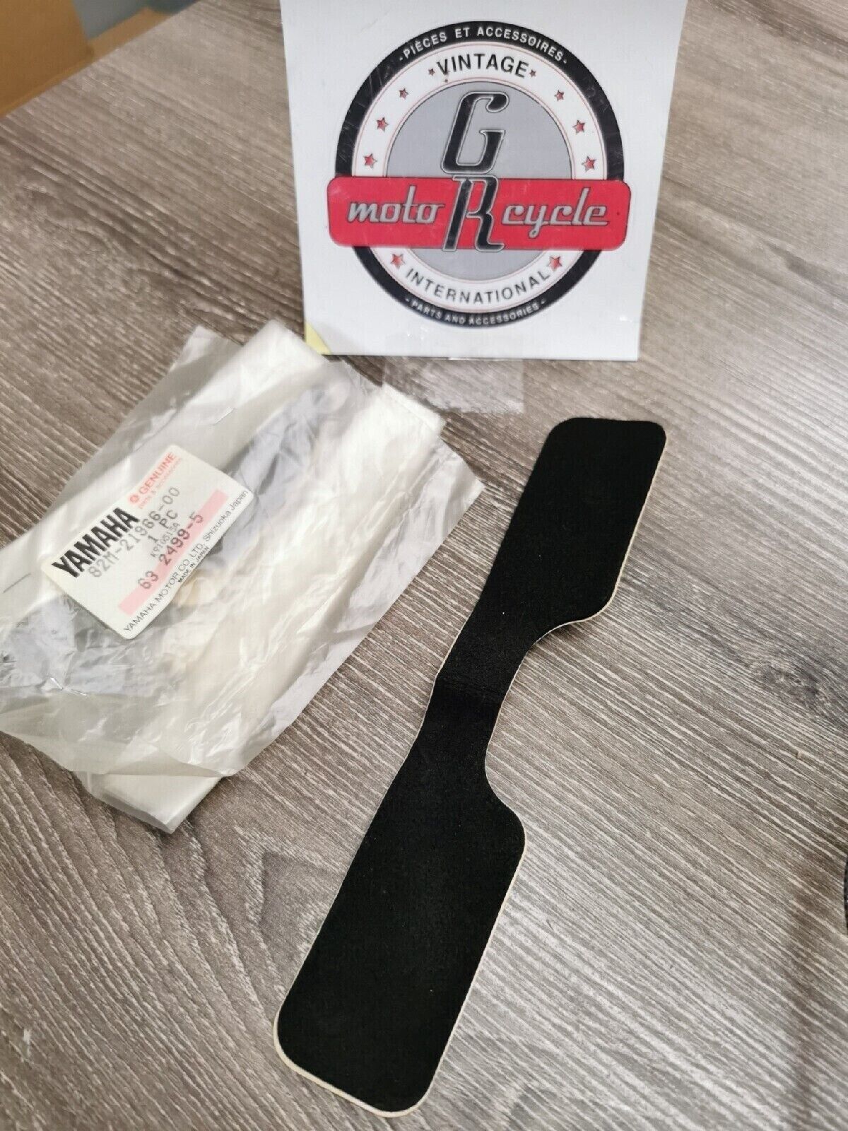 NOS YAMAHA PAD PATCH 82M-21966-00-00 Y56