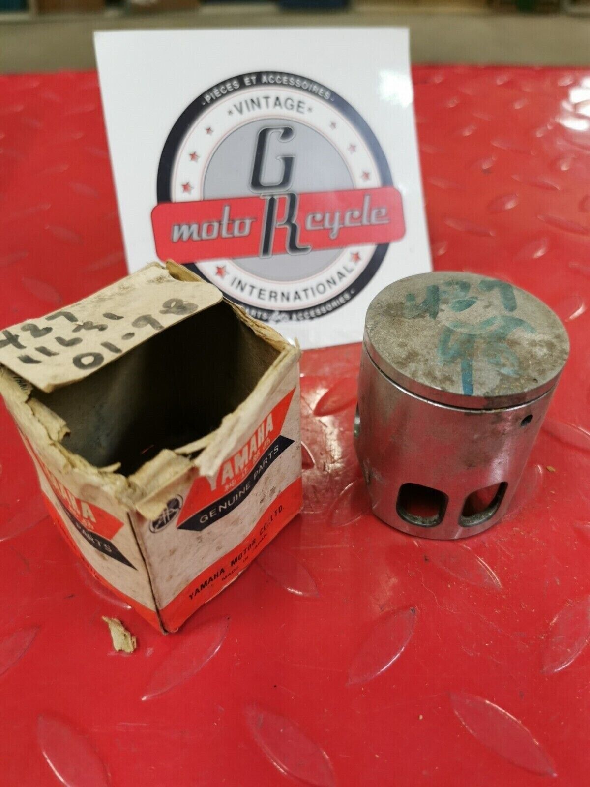 NOS YAMAHA MX100 19741975PISTON STD 427-11631-01-98 Y50