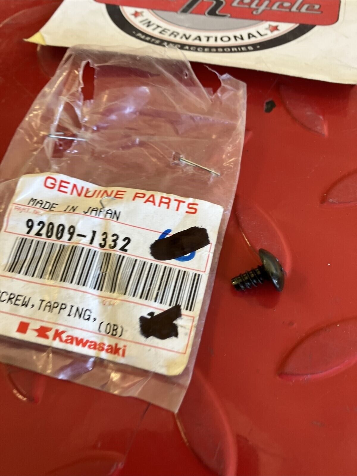NOS KAWASAKI TAPPING SCREW 92009-1332 K15