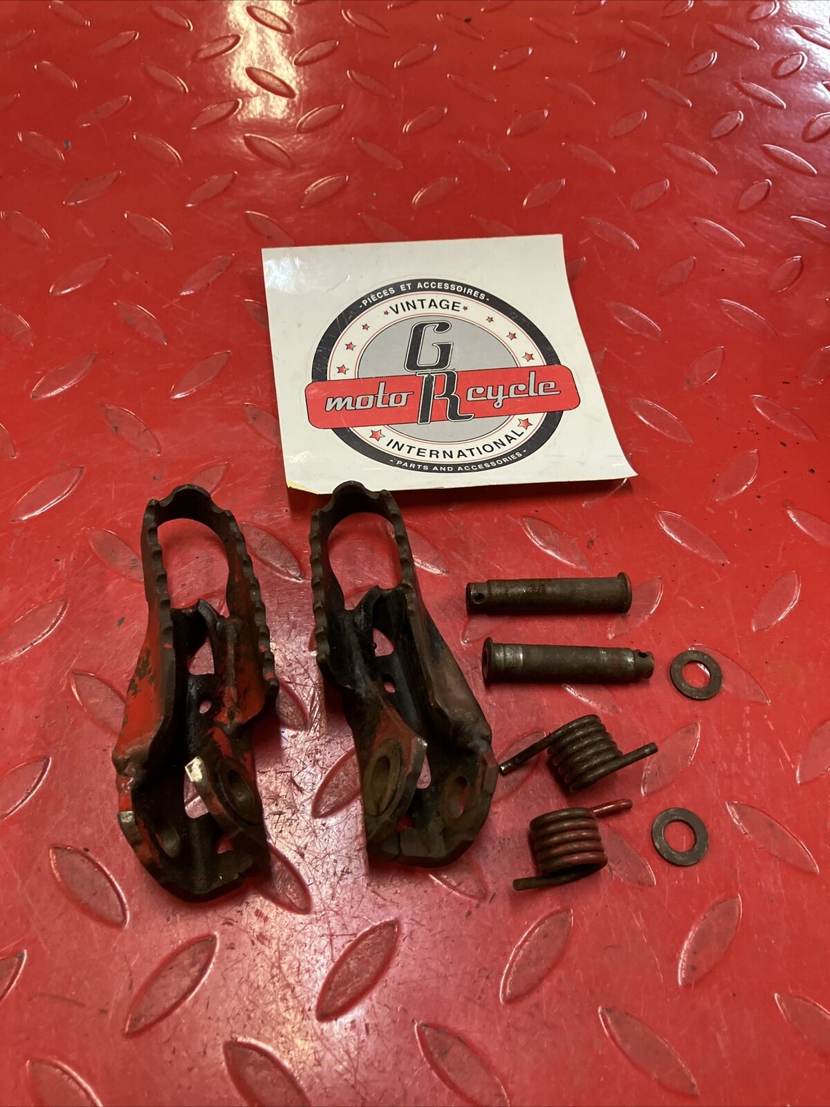 HONDA CR250R 1988 LEFT RIGHT FOOTPEG FOOTREST FOOT PEG REST STEP 50616-KS7-830