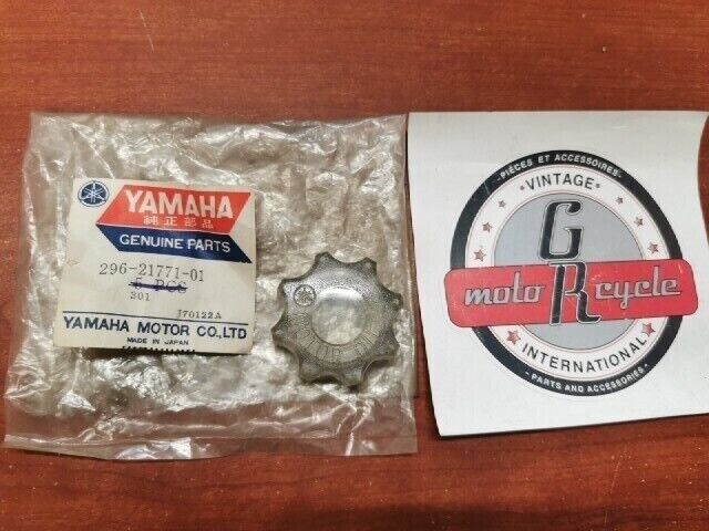 NOS YAMAHA OIL TANK CAP BODY 296-21771-01-00 SUB 296-21771-62-00 Y132