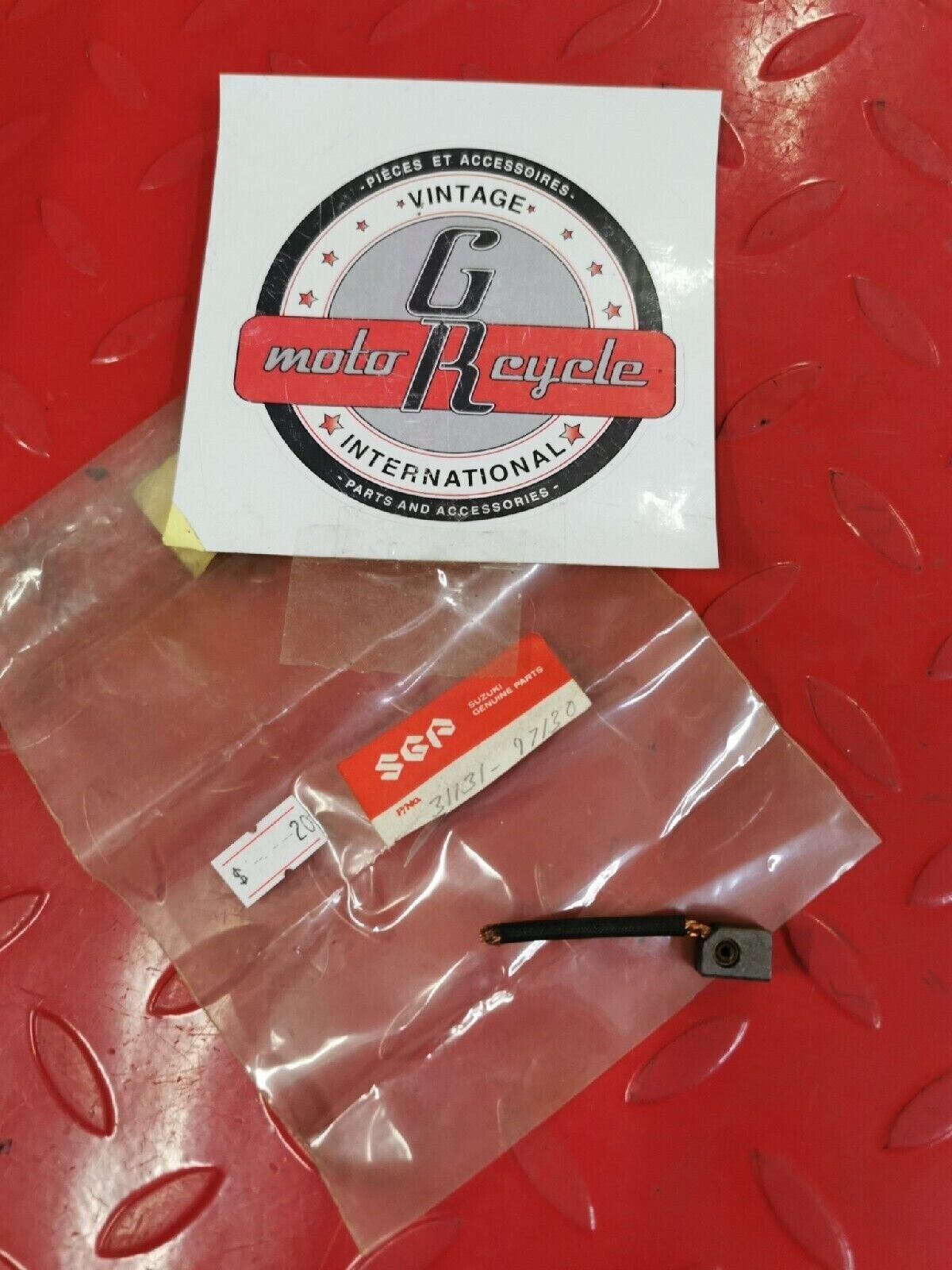 NOS SUZUKIBRUSH 31131-97130S12