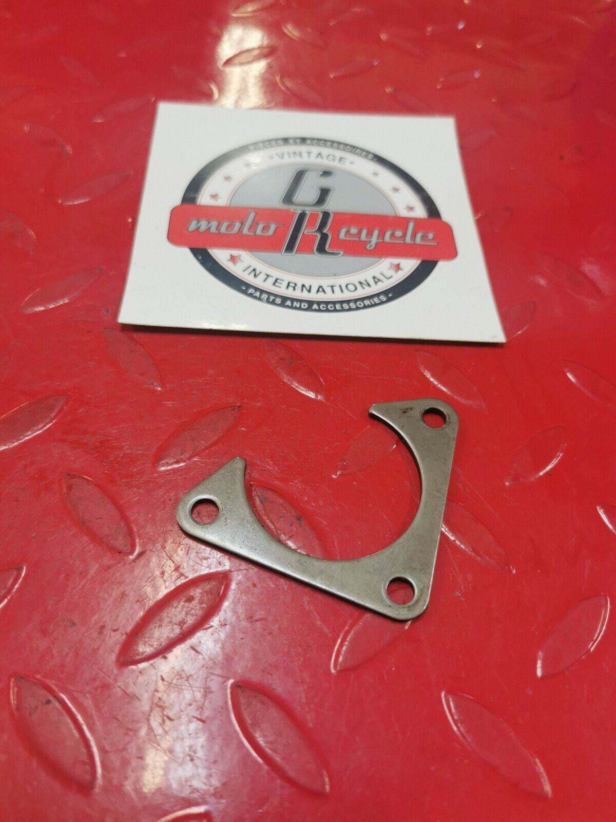YAMAHA YZ490 1983 BEARING COVER HOLDER RETAINER PLATE