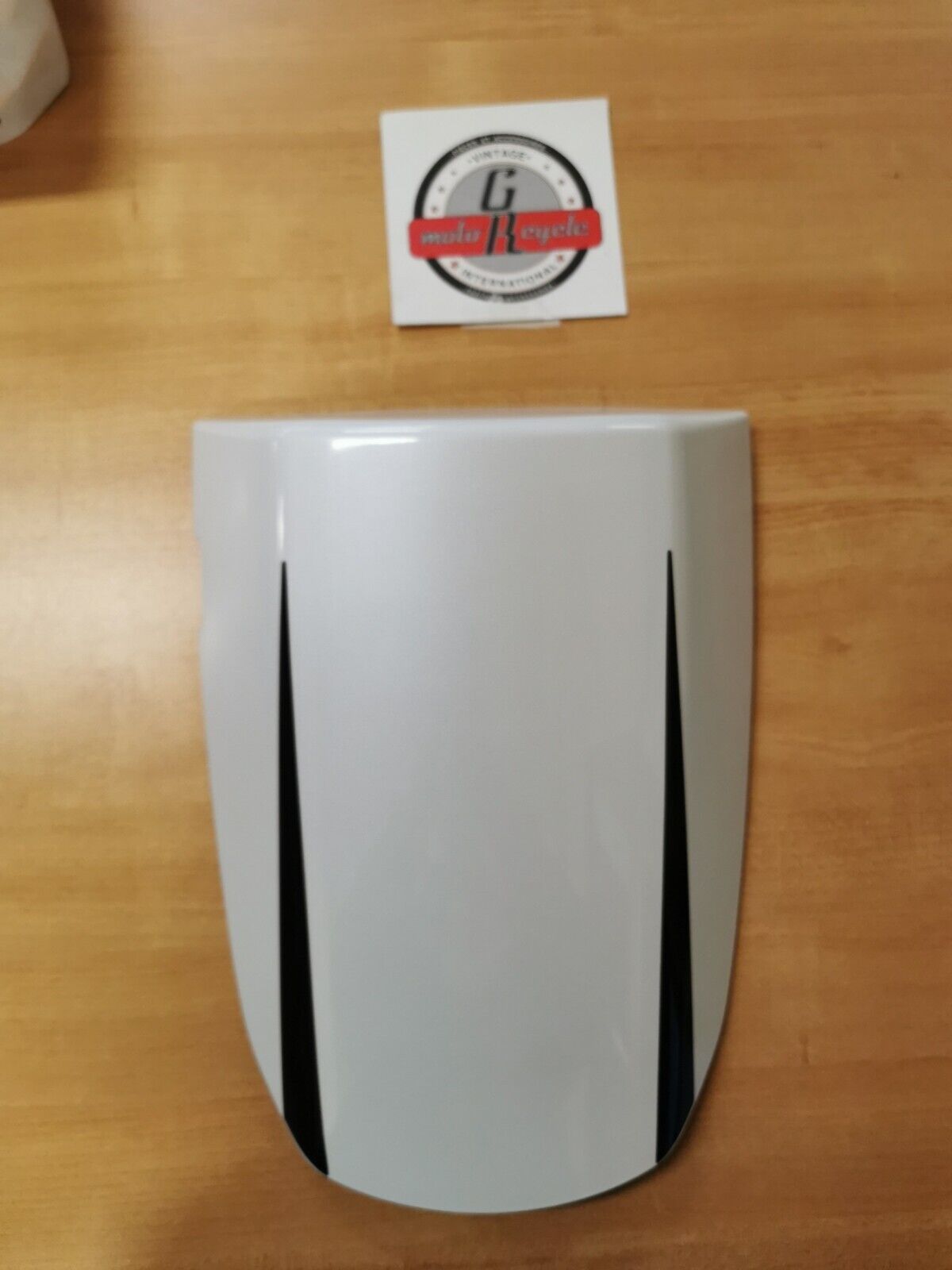 NOS SUZUKI 2001 - 2003 GSX-R600 SEAT TAIL ( WHITE/BLACK) BOX 45500-39F20-0JW SB2