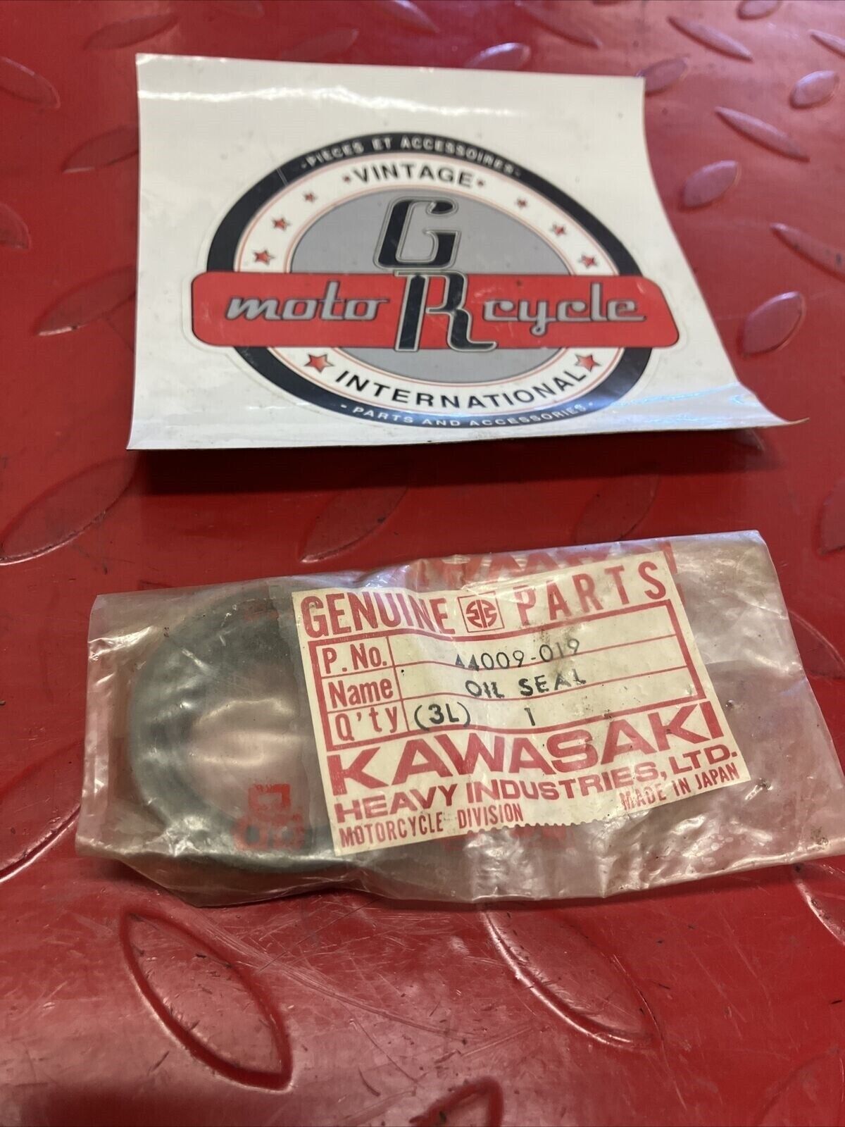NOS KAWASAKI OIL SEAL 92049-019 SUPERCEDED BY 92049-1049 K11
