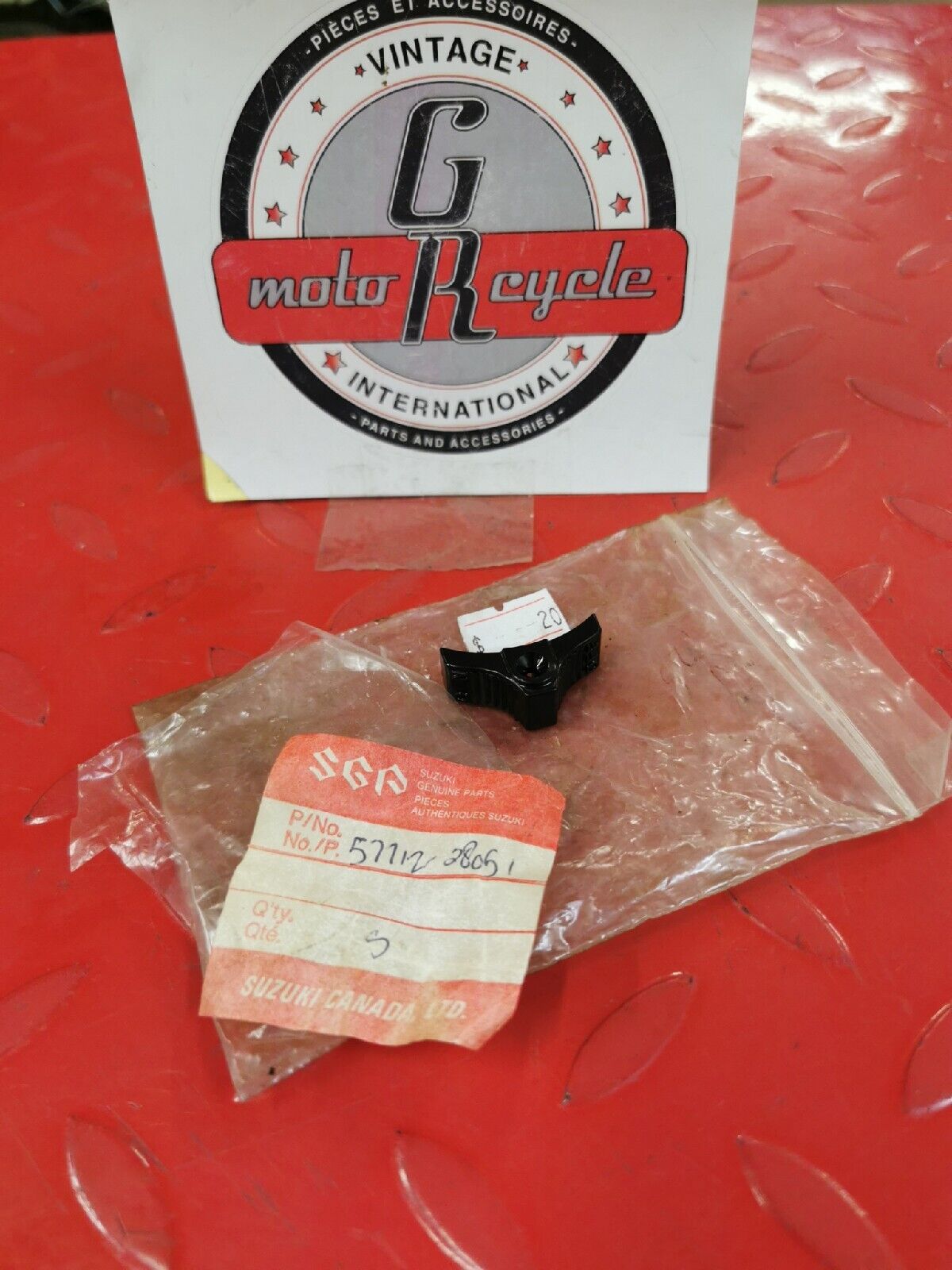 NOS SUZUKIGT185GT250GT380GT550 SWITCH ONOFF KNOB57712-28051 S12