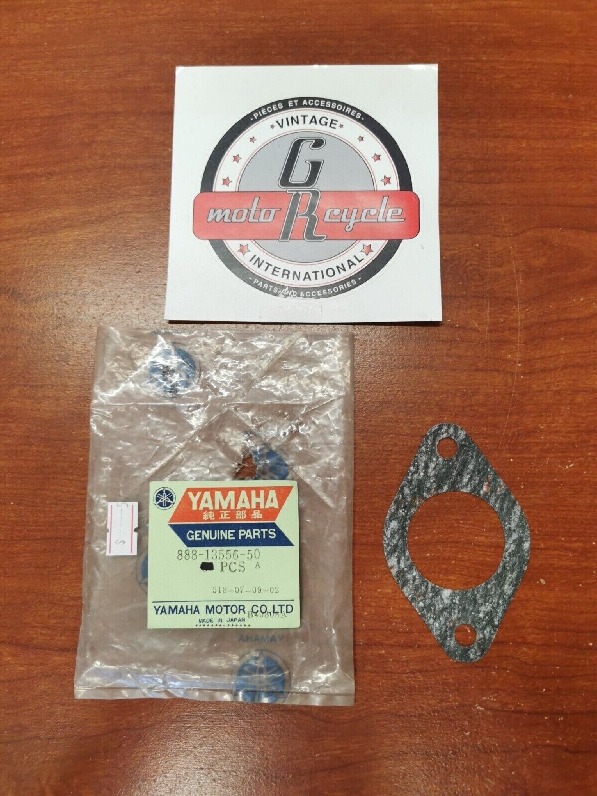 NOS YAMAHA 1975 GPX338 GPX433 MANIFOLD GASKET 888-13556-50-00 Y78