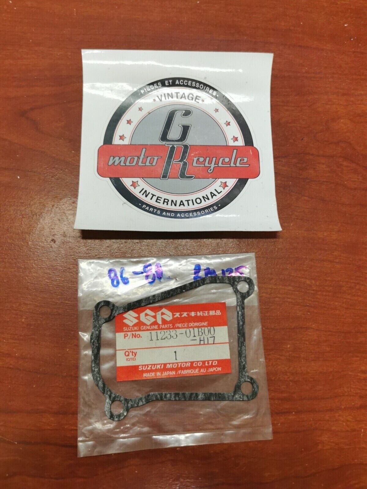 NOS SUZUKI 1986 - 1988 RM125 CYLINDER COVER GASKET 11233-01B00 S16