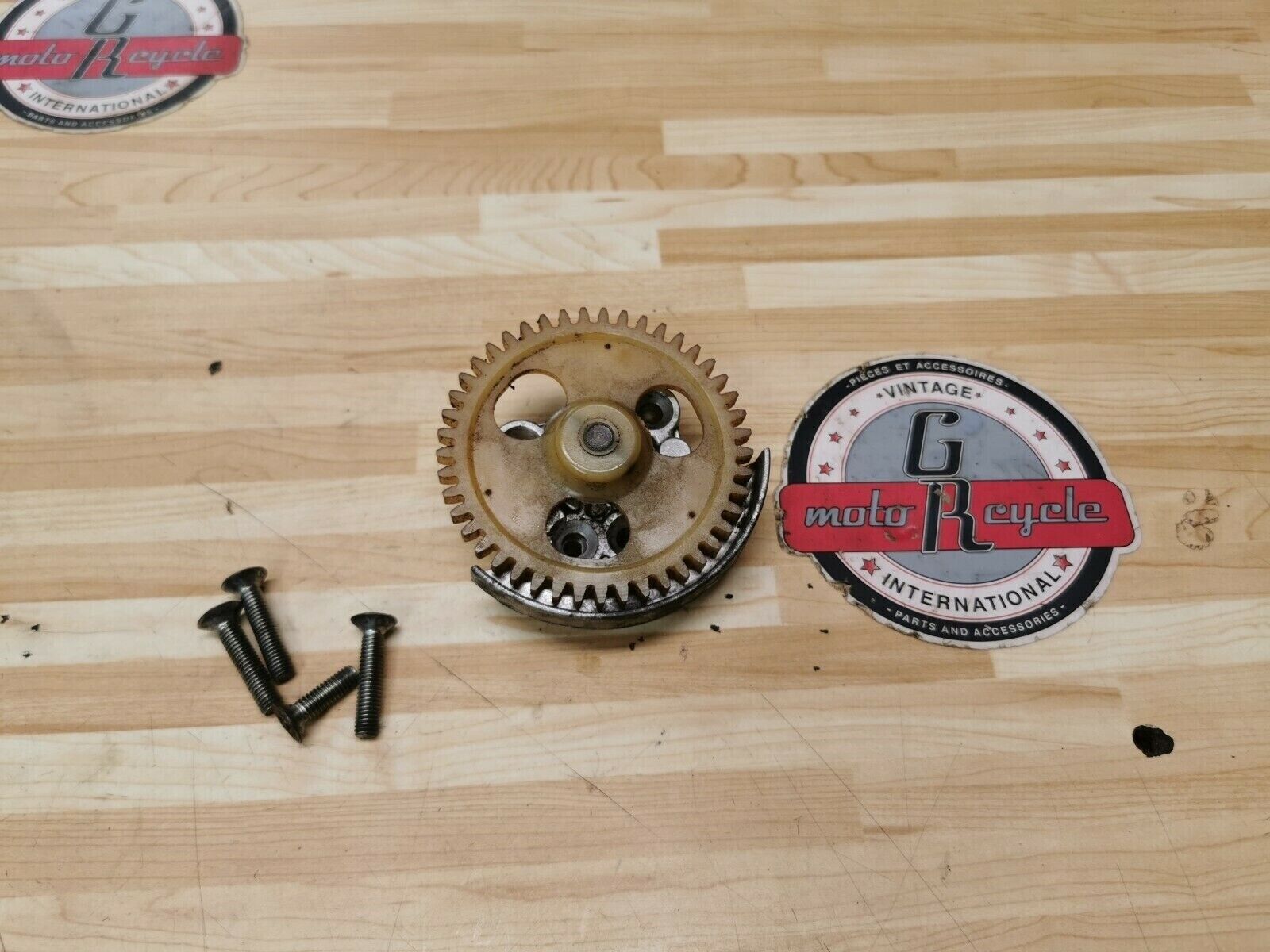 YAMAHA XT200 1982 OIL PUMP 1983 DRIVEN GEAR