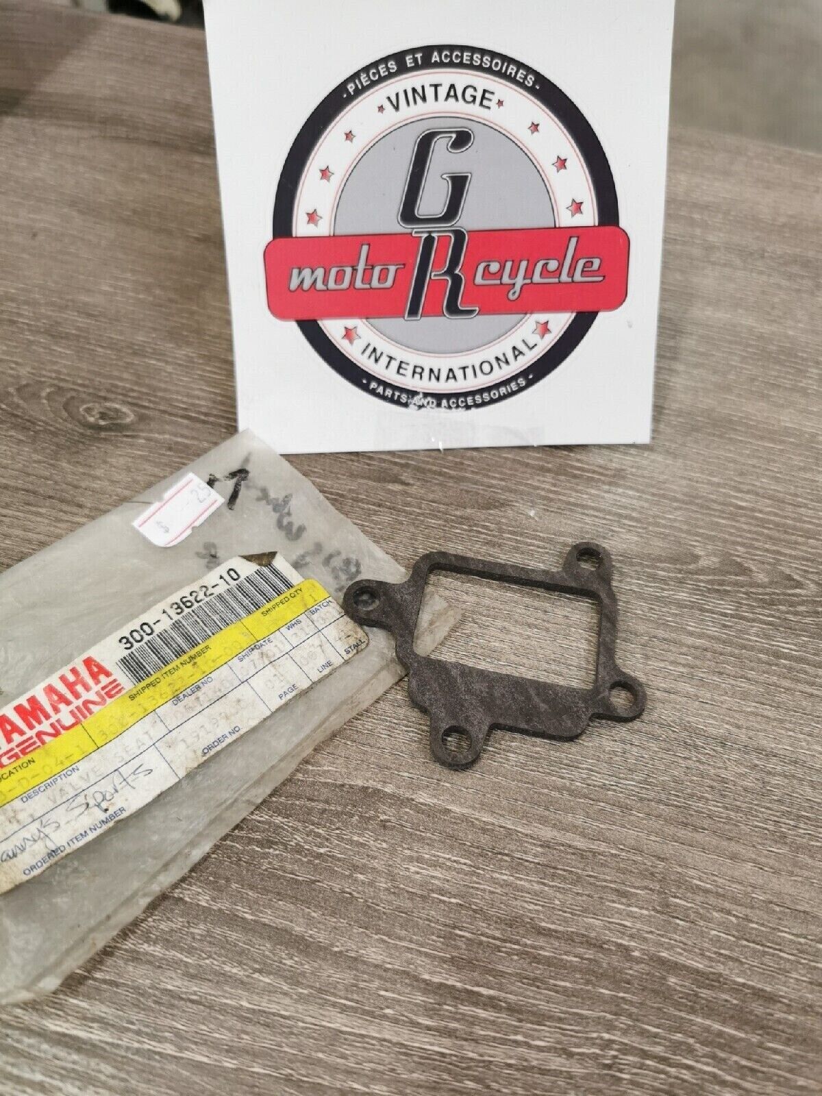 NOS YAMAHA PW80 1991 - 2005VALVE SEAT GASKET300-13622-10-00 Y51