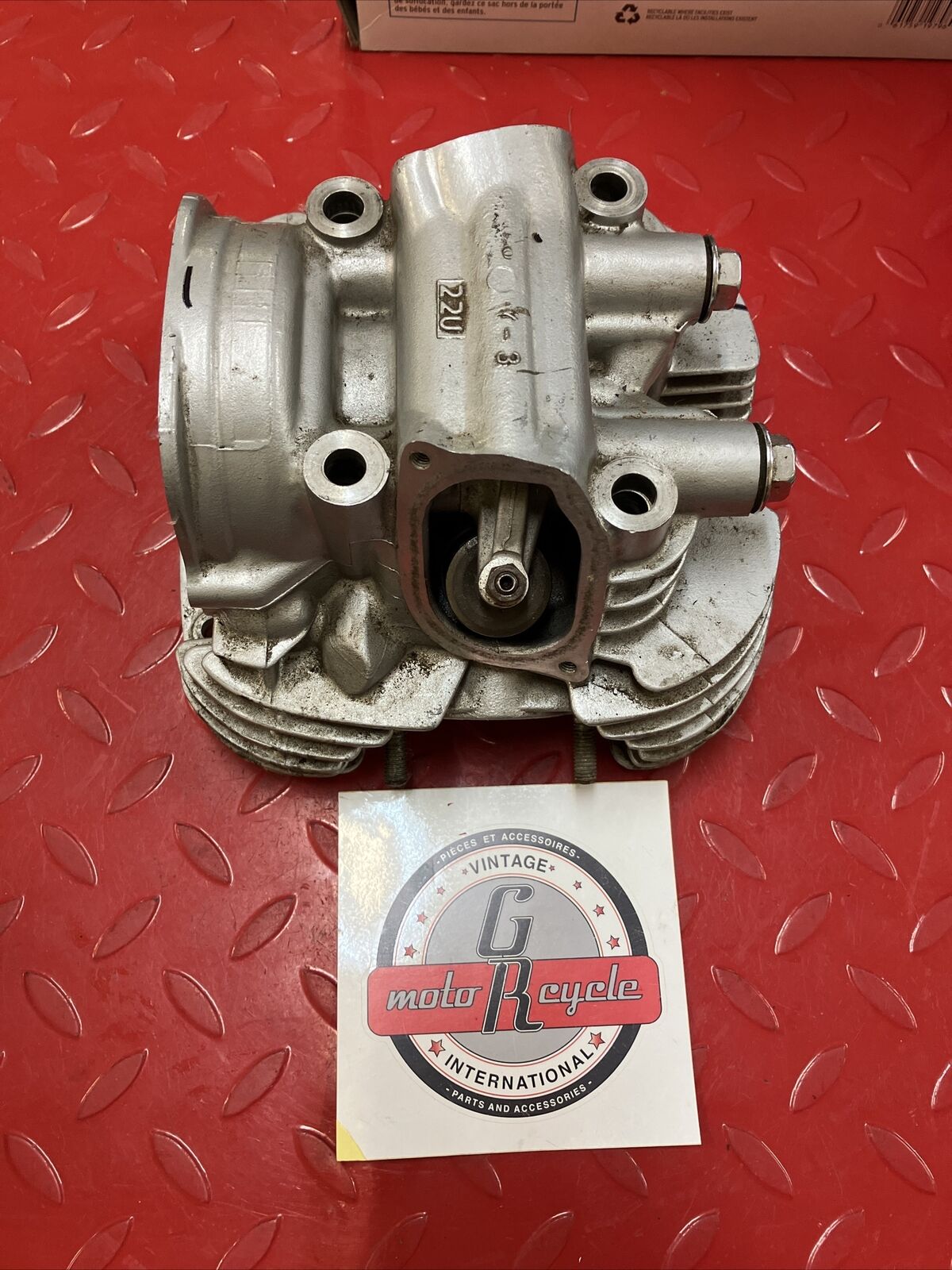 NOS YAMAHA XV500 VIRAGO 500 1983 1984 CYLINDER HEAD COVER CAMSHAFT VALVE 1