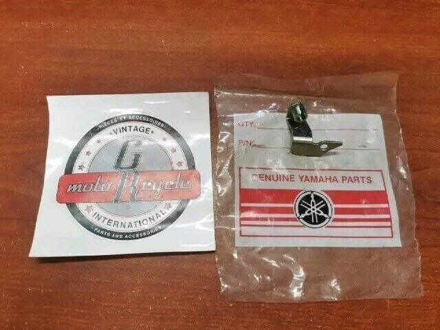 NOS YAMAHA RIGHT THROTTLE BRACKET 256-14927-00-00 SUB 341-14927-00-00 Y154