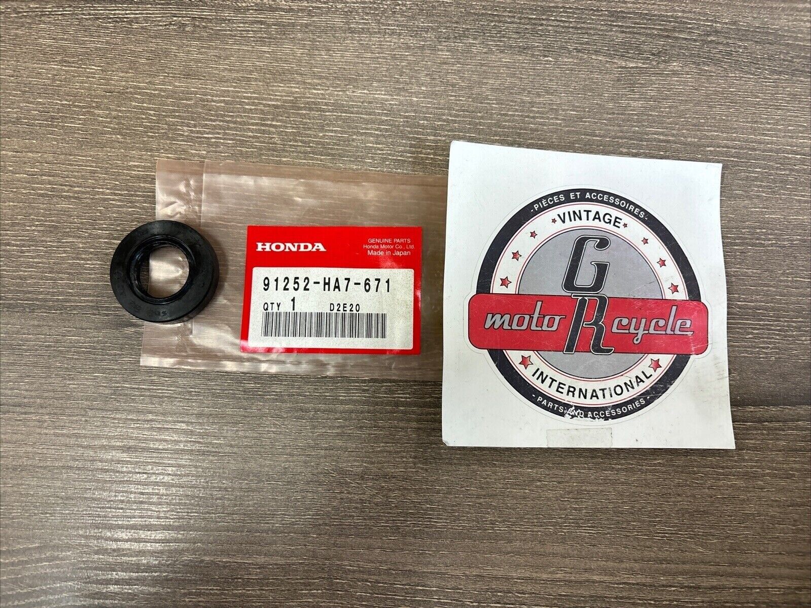 NOS HONDA 1986 - 1989 TRX350 D OIL SEAL 22X40X9 91252-HA7-671 H126