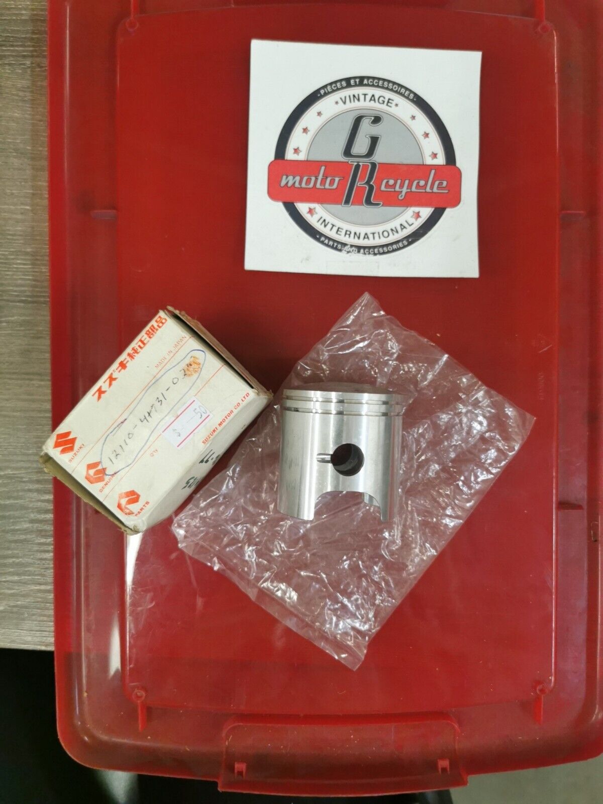 NOS SUZUKI PISTON RM125 1975 - 1977 12110-41719SUB BY 12110-41002-025S23