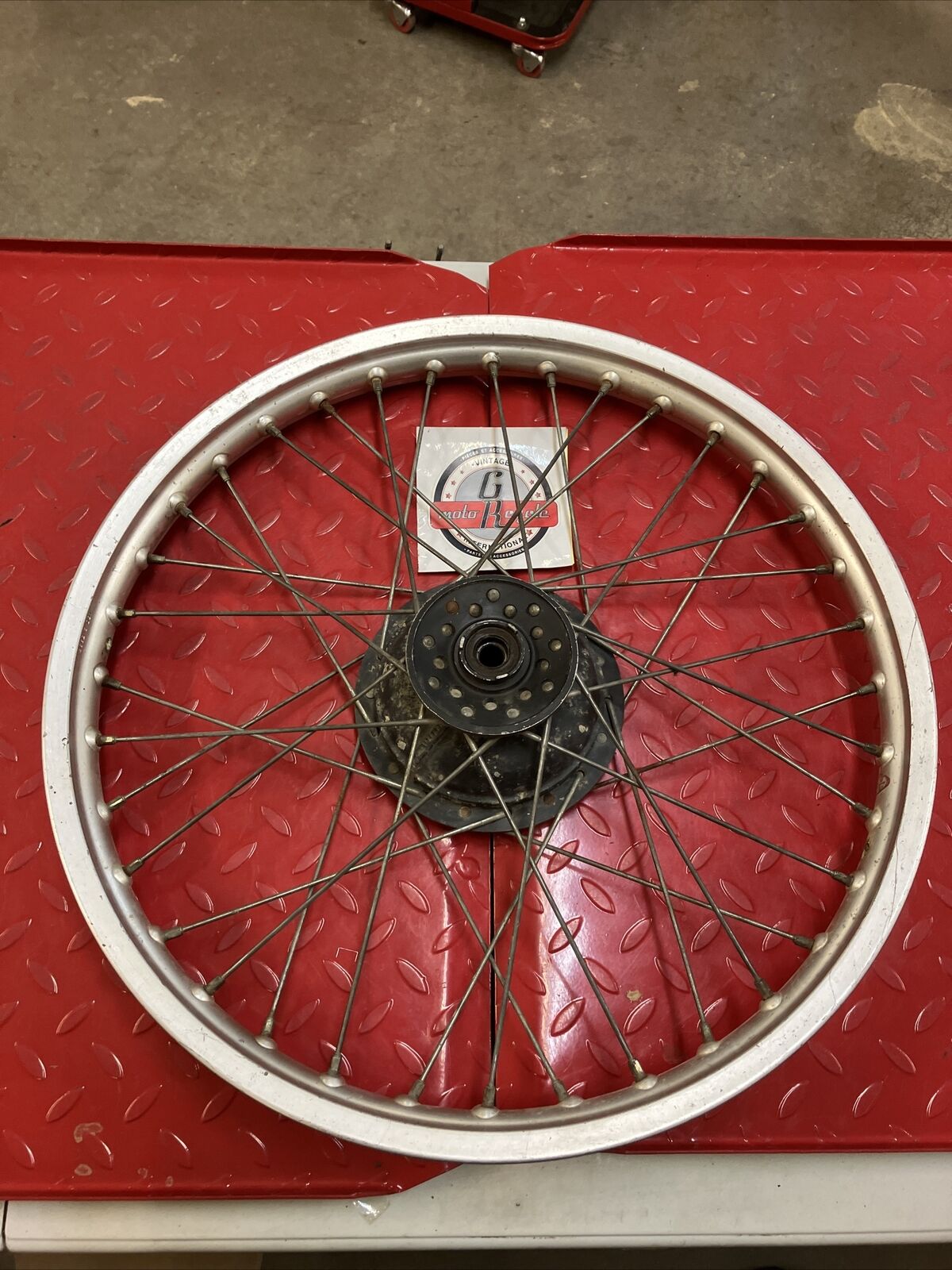YAMAHA YZ400 1977 FRONT WHEEL HUB 1976 1978 322-25111-00-98