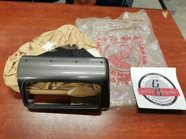 NOS HONDA 1982 GL1100A RIGHT TURN SIGNAL BASE 81215-463-771ZG H69