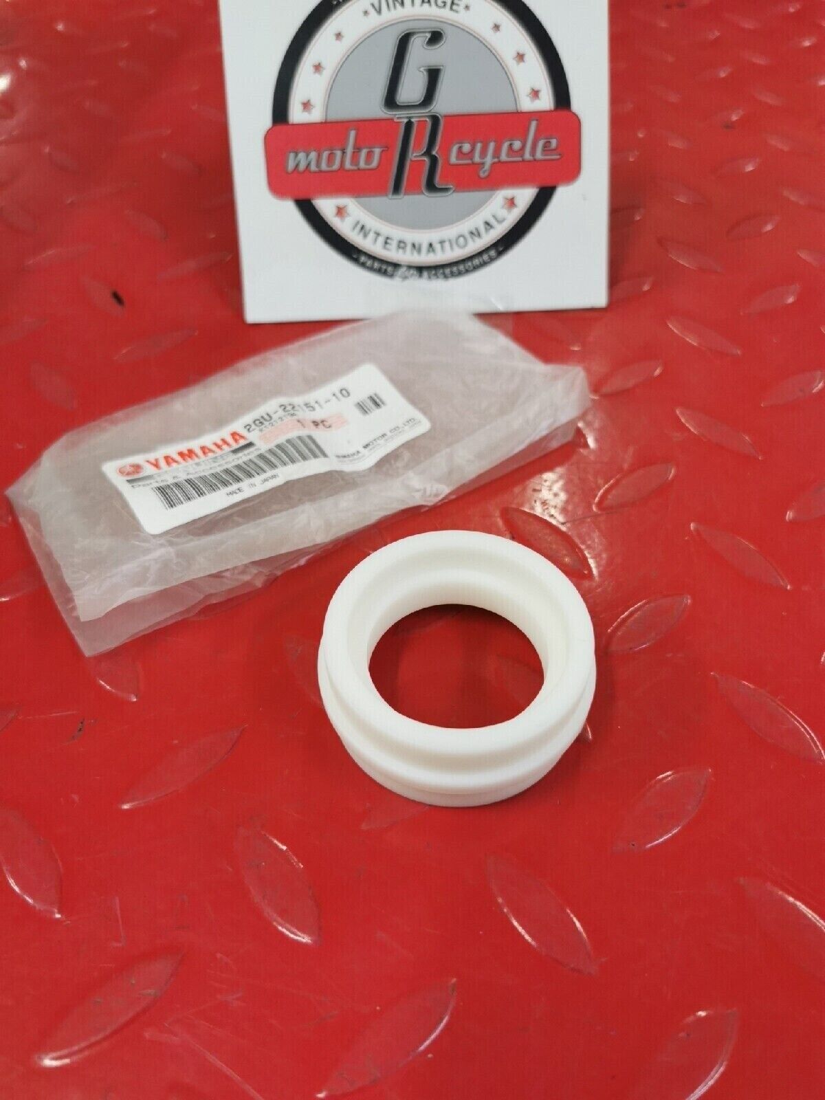 NOS YAMAHA YFZ350 YFS200 1987 - 2006GUARD SEAL 2GU-22151-10-00 Y50