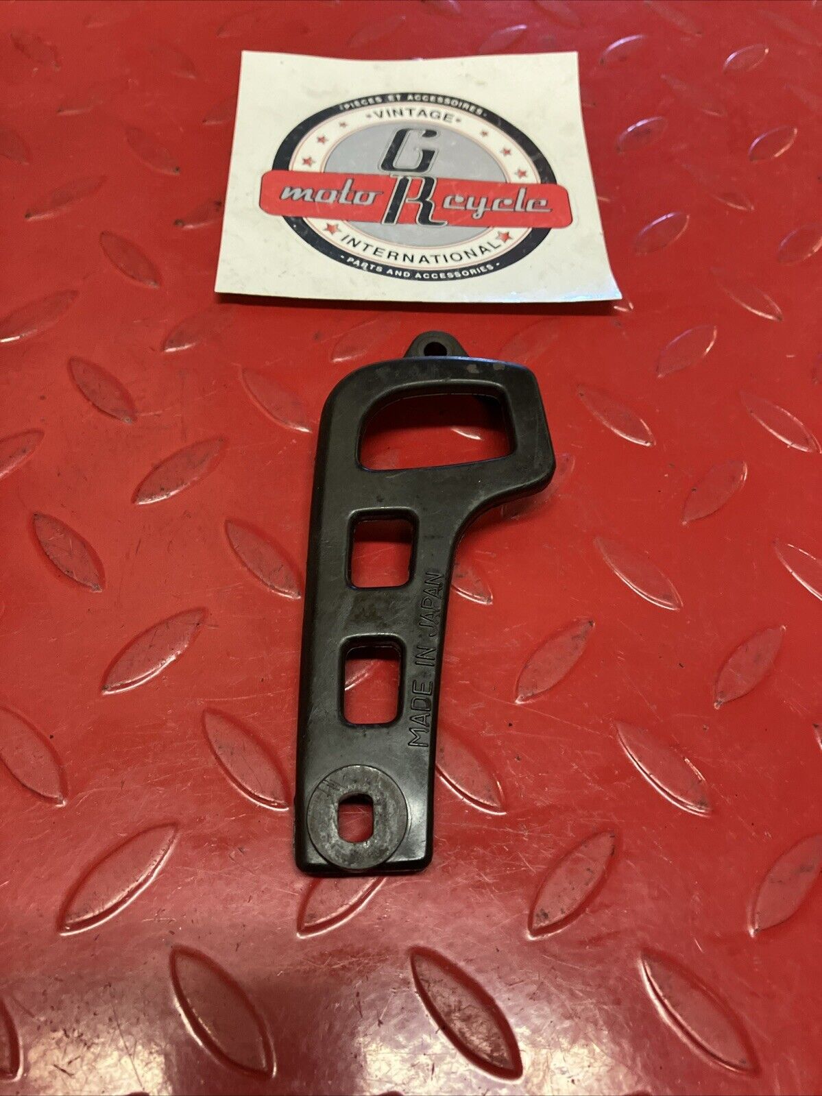 YAMAHA YZ125 1983 RIGHT CRANKCASE SPROCKET COVER CHAIN GUARD IT175 IT200 YZ100
