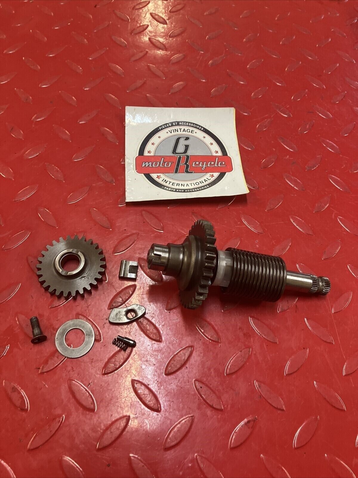 SUZUKI RV90 1976 KICKSTARTER KICK STARTER SHAFT SPINDLE IDLE GEAR