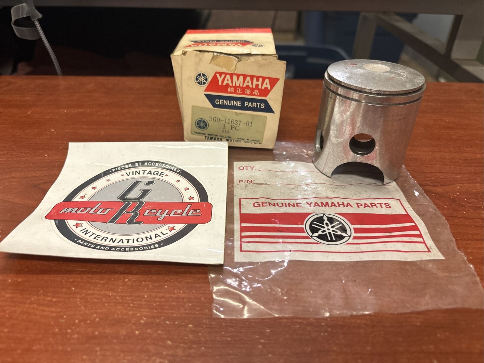 NOS YAMAHA PISTON O/S 0.75 360-11637-01 SUB 360-11637-02-00 360-11637-03-00 Y175