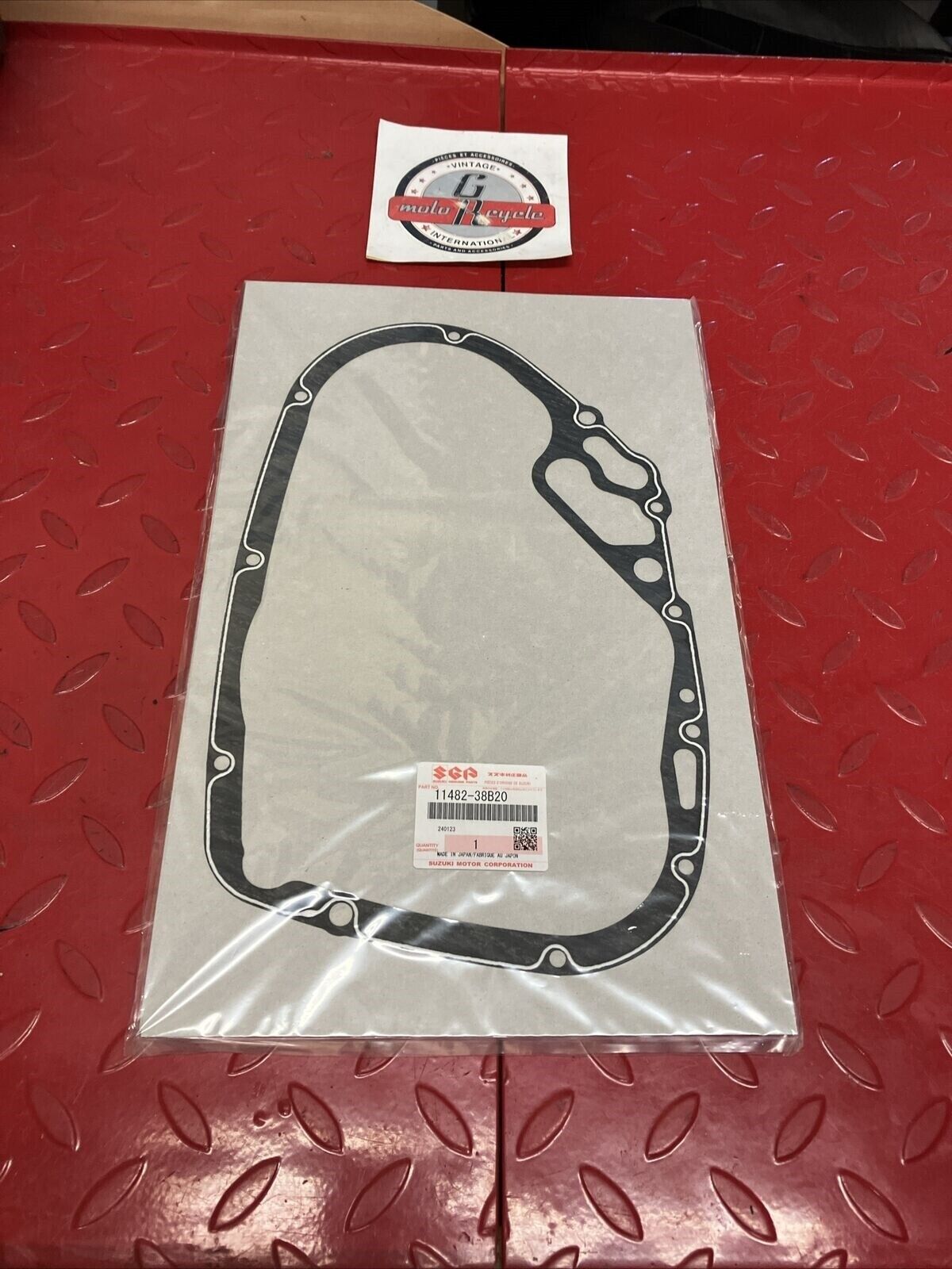 NEW NOS SUZUKI VL1500 VS1400 CLUTCH COVER GASKET 11482-38B20 SUB 11482-38B10 S31