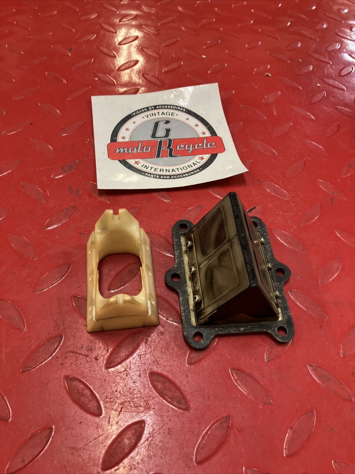 HONDA CR250R 1988 REED VALVE BLOCK CAGE 2