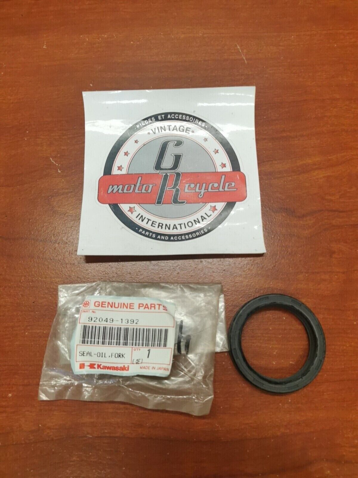 NOS KAWASAKI ZX1100 ZX750 ZR1100 OIL SEAL 92049-1392 K35