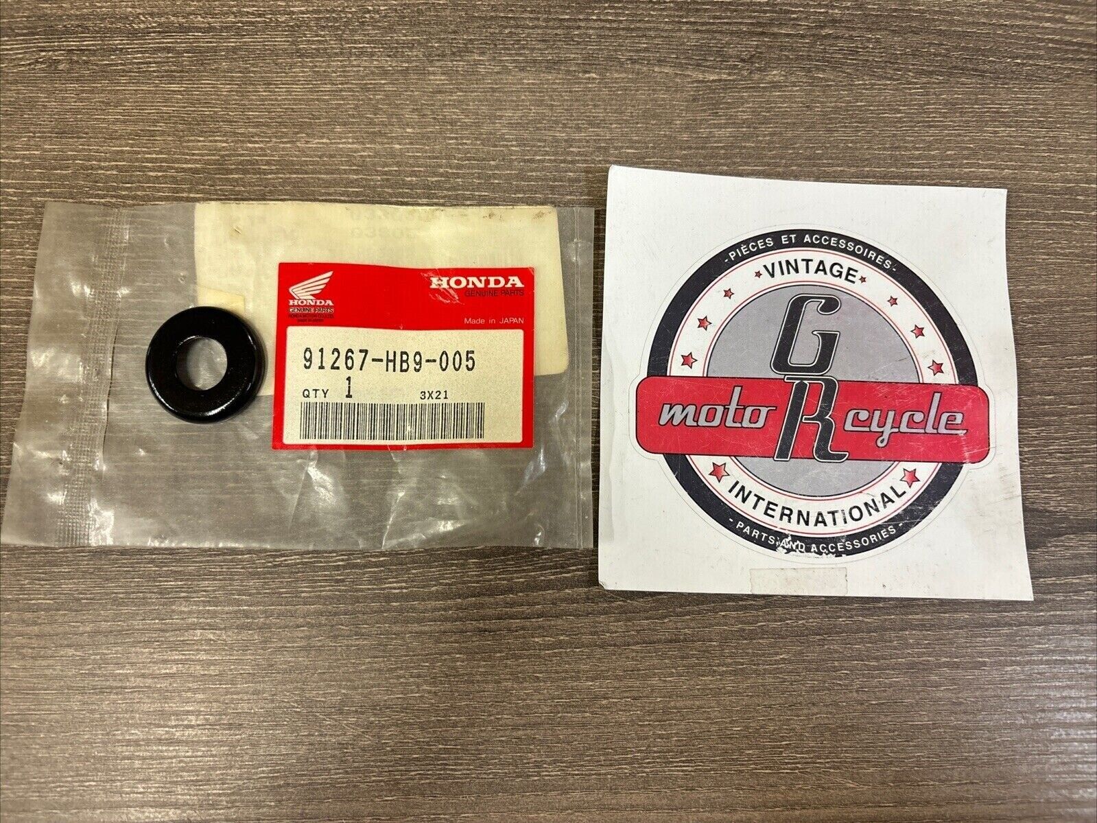 NOS HONDA 1986 - 1989 TRX250 R SHOCK CONNECTING ROD SEAL B 91267-HB9-005 H126