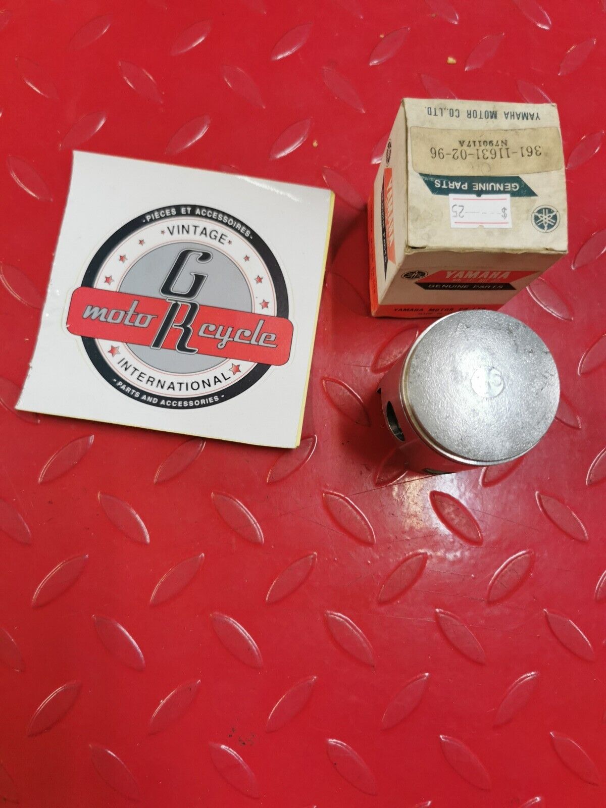 NOS YAMAHA RD250 PISTON STD 361-11631-02-96 SUPERCEDED 361-11631-03-96 Y33