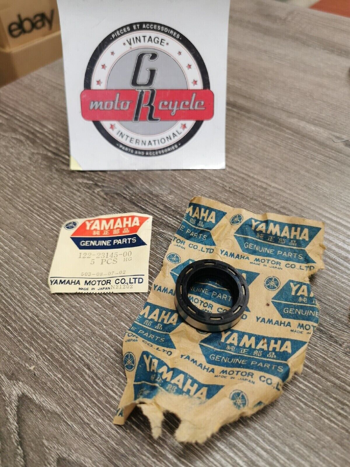 NOS YAMAHA YGS1 YG5 YSR50FRONT FORK OIL SEAL 122-23145-00-00 Y58