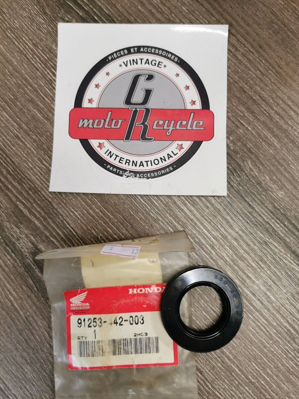 NOS HONDAVTX1300 DUST SEAL 91253-442-003 H59