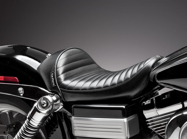 Harley Davidson Dyna '06-Present Stubs Cafe Pleated Solo Seat by Le Pera