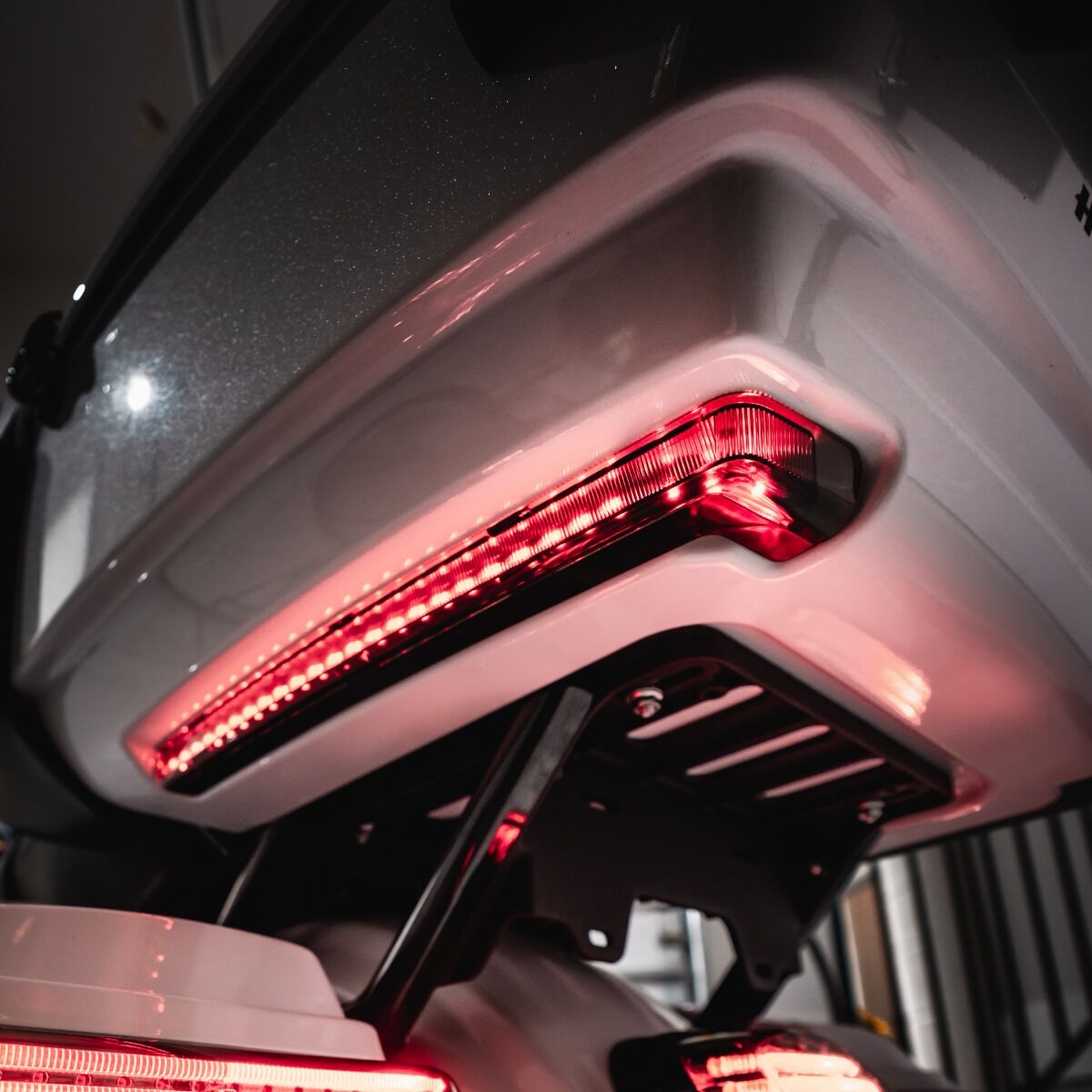 CUSTOM DYNAMICS ProBEAM LED Run/Brake/Turn Tour-Pak Arms - Smoke Lens